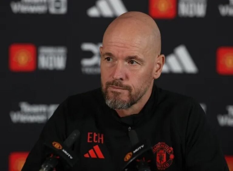 Angry that internal information was leaked, coach Ten Hag `banned` journalists 1