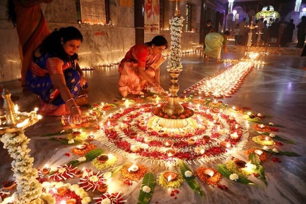 The Festival of Lights brings traditional colors of Indian culture 0