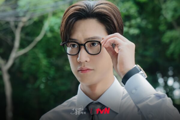 The handsome man is 1.89m tall, cold and lovesick in `Go Marry My Husband` 1